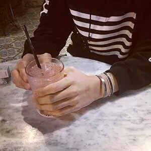 男头，头像，
你有没有偶尔思念我
下次来梦里找我的时候
记得与我说说。