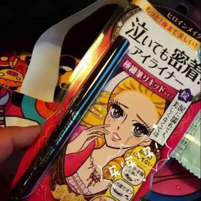 到货啦❗❗❗平价好用的kiss me眼线液笔到货了～不是所有眼线笔都配称经典的、连新手不会化妆的都能用的Kissme眼线笔，0.1mm极细黑防水眼线液笔超防水，暴风雨都不怕晕染容易卸显色好画，如果不太会用眼线一定要用这…