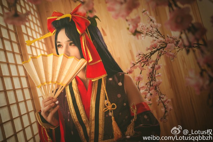 #刀剑乱舞# #次郎太刀# #cos正片# 次郎：coser小权||PHX：@裂空桑 ||后期：@叉子君__今天瘦了么 ||场地&炸鸡块！：@深夜食堂_Shokudo 