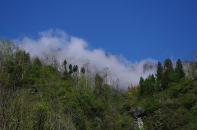 恩施大峡谷，蓝天，云雾