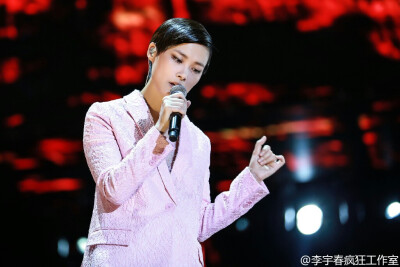 李宇春 Chris Lee 舞台皇后 2016野蛮生长巡回演唱会约起 明星 时尚 头像 美图 人物壁纸 高清 会长气场两米八 出处见logo