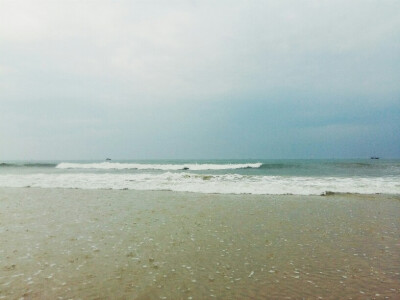 下雨☔的海滩，异常的美。