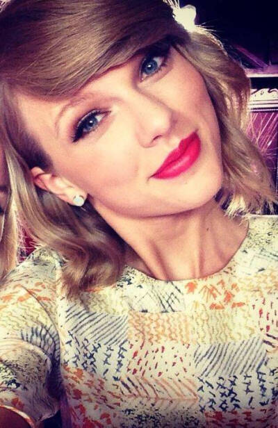 『T.S.』泰勒 斯威夫特
