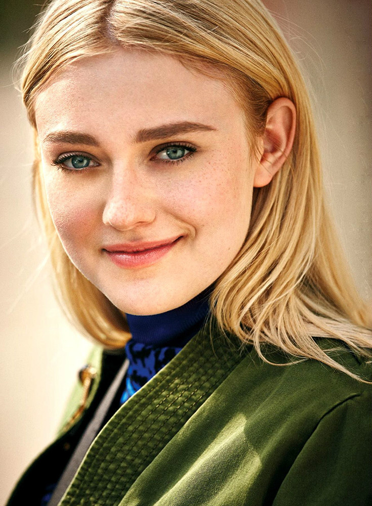 「欧美女模」----达科塔·范宁Dakota Fanning（全名汉娜·达科塔·范宁），1994年2月23日出生于美国佐治亚州，美国女演员。
达科塔·范宁2000年初在美剧《CSI犯罪现场》出演一个不起眼的小角色，从此踏入演艺圈。2001年参演电影《我是山姆》、2002年主演电影《怒火救援》、2005年参演《世界大战》、2006年主演了《夏洛特的网》。2009年为逐格动画《鬼妈妈》配音，同年出演科幻电影《异能》。2012年主演电影《活在当下》。2013年主演电影《逃亡乐队》，同时还在《暮色》系列电影出演了角色。2014年主演青春电影《好女孩》。
别名:甜蜜宝贝
国籍:美国
出生地:美国佐治亚州罗克代尔郡康佑斯
出生日期:1994年2月23日
就读学校:纽约大学（2011年入学）
身高:164
妹妹:艾丽·范宁
星座:双鱼座