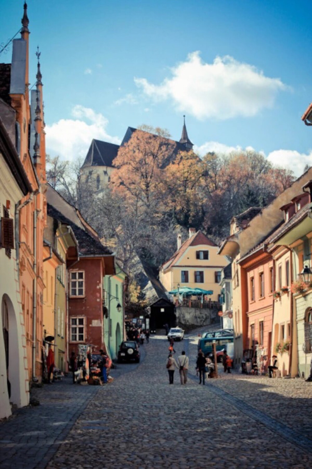 Sighisoara, Romania (by Ioana_Lungu)。罗马尼亚锡吉什瓦拉(锡吉索拉)，罗马尼亚中部城市。在穆列什河支流大特尔纳瓦河畔。十二世纪为特兰西瓦尼亚城镇，十四世纪为著名的手工业城市。有建于十三至十五世纪的城堡、钟楼和教堂等古迹。是旅游和避暑胜地。