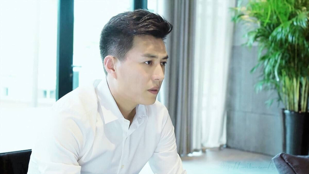 对白衬衫的谭宗明毫无抵抗力 ❤️靳东 谭宗明