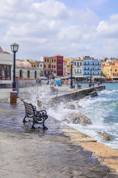 Chania, Crete, Greece。希腊克里特岛干尼亚，旧译“哈尼亚”，位于克里特岛西端，是仅次于伊拉克利翁的克里特岛第二大城市，在1971年之前，曾是克里特岛的行政中心。城内保存有浓厚的威尼斯遗风。克里特岛中保留者…