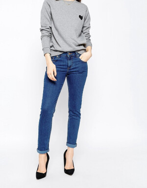 Image 1 of ASOS Kimmi Shrunken Boyfriend Jeans In Conifer Flat Vintage
Blue Wash