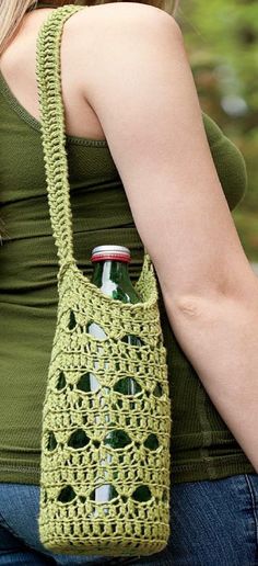 Free water bottle holder pattern; click the arrow to go forward to the pattern