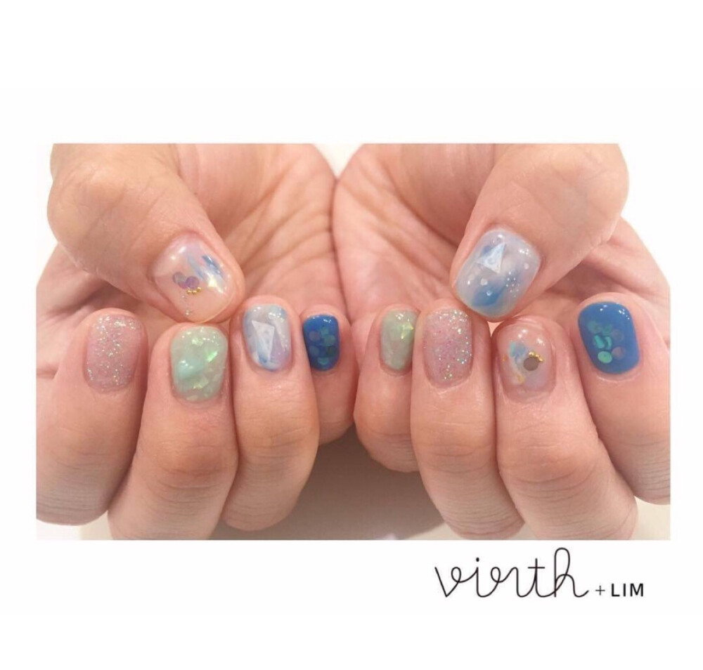 适合夏季蓝色美甲