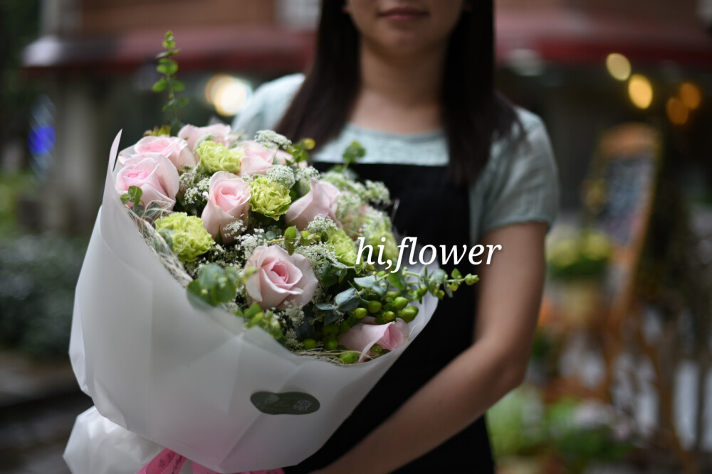 广州紫述香花艺 鲜花 永生花花礼13060958233
粉玫瑰康乃馨花束