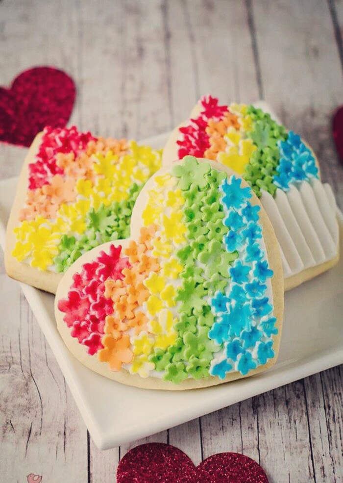 彩虹，爱心饼干。