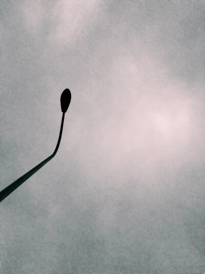 #倒计时53天#趴在小窗户上巴望等着你经过，结果被老班发现。今天食堂的玉米有股奇怪的咸味儿