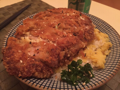 一人の食 チーズトンカツ丼(胜丼) 厚切芝心滑蛋豬扒飯