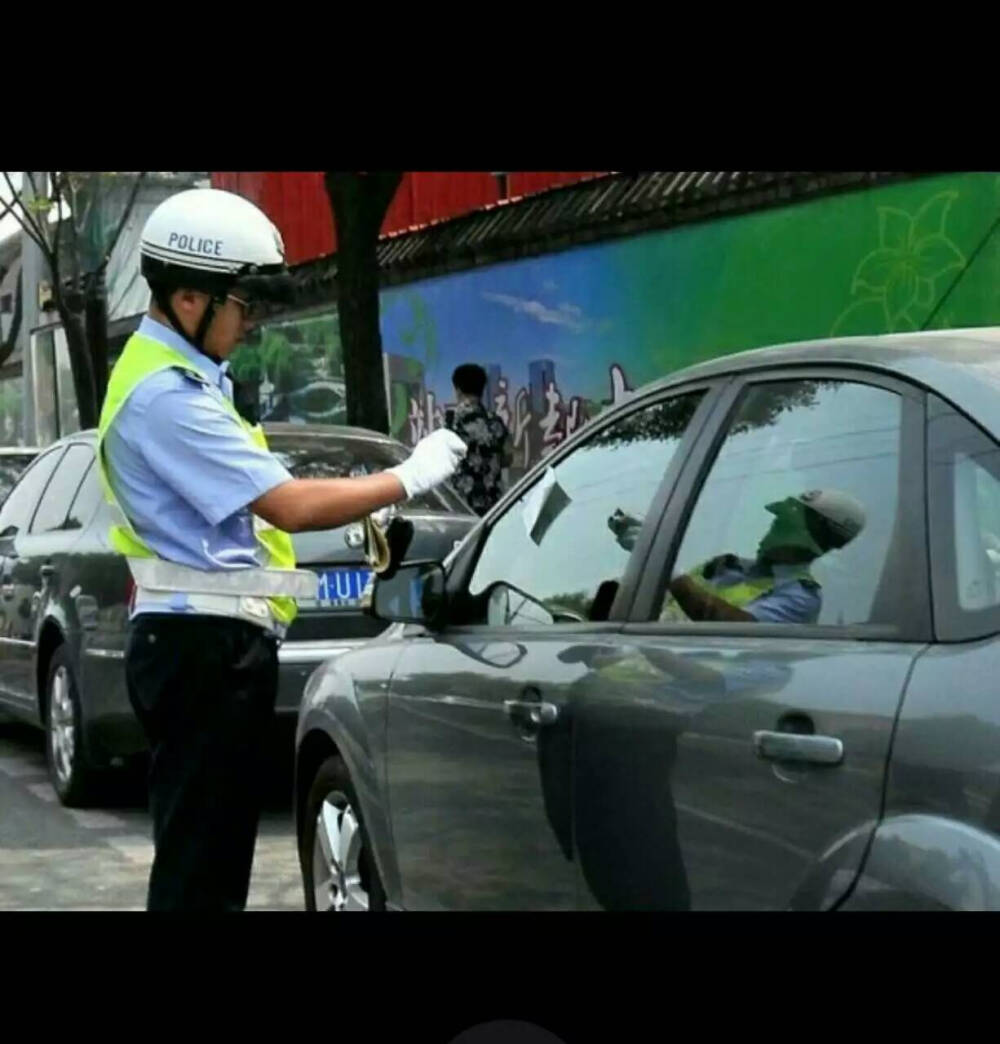 做销售要向交警叔叔学习，天天开单，单单成交，不还价，不退货，而且全是陌生客户！！