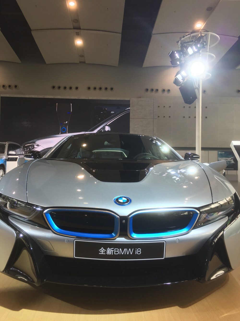 i8