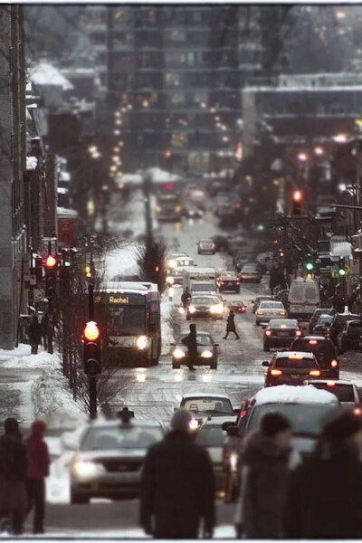 Winter in New York City,USA。美国纽约的冬天。纽约是美国乃至美洲最大的城市。在纽约，不管是传统地标还是鲜为人知的小地方，从音乐、文化、艺术、历史到美食，你都能找到惊喜。