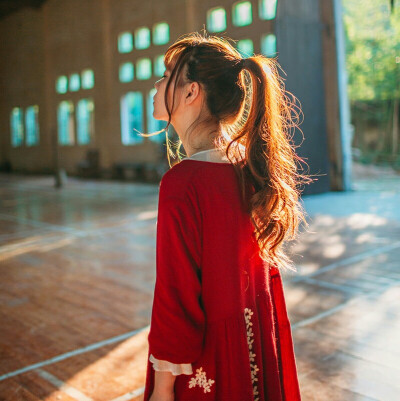 精选女头♡闺蜜 欧韩日美 简约 清新 夏日 阳光森系 天空系 萌 搞怪 背影 气质长发♡
ฅ>ω<*ฅ浅笑微颦