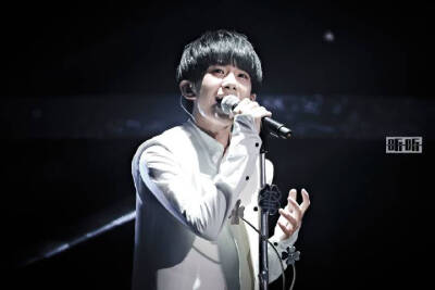 歌手易烊千玺你最帅啊啊啊啊啊