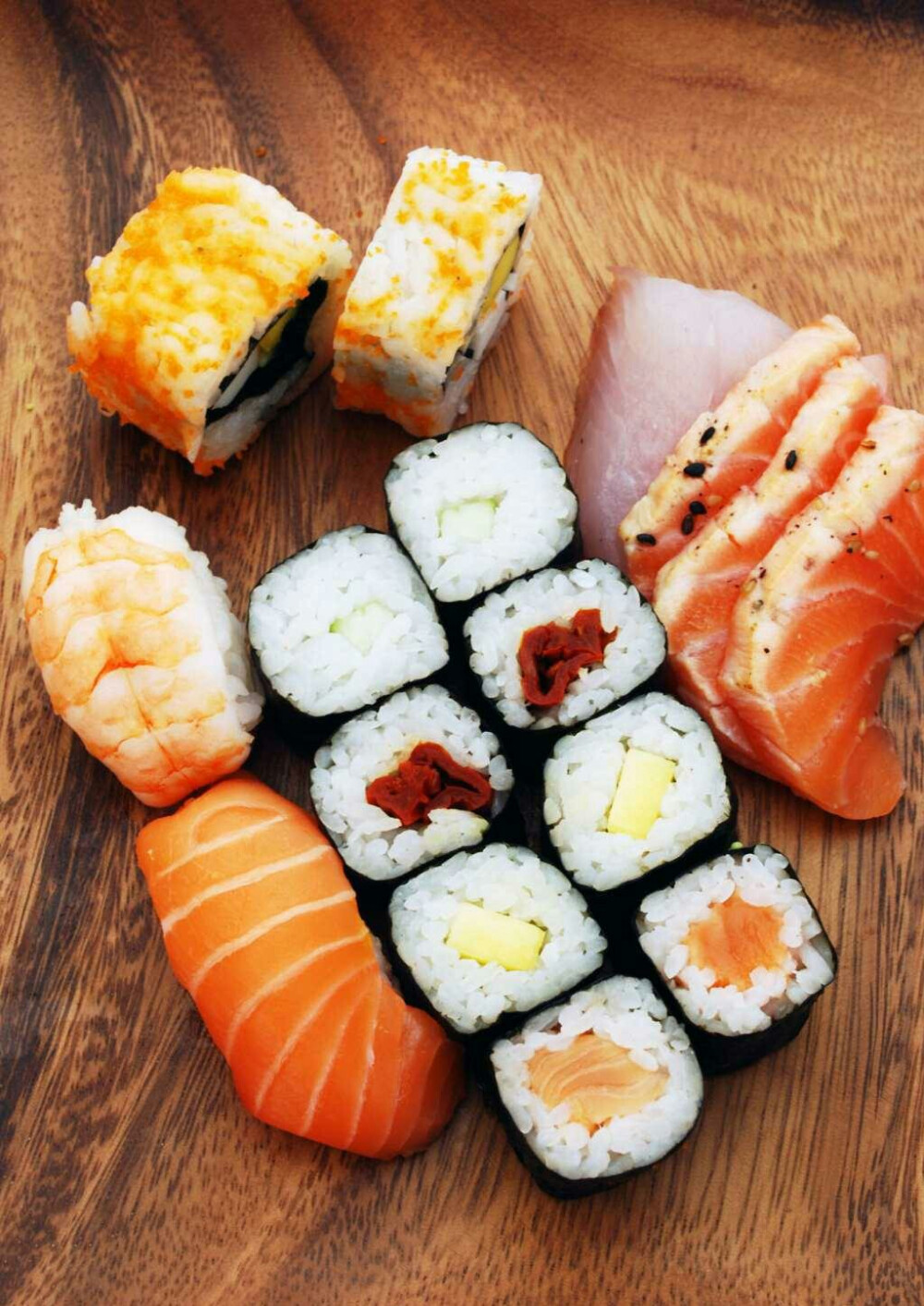 日式点心，三文鱼寿司。