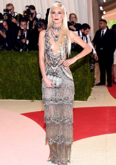 Poppy Delevingne 身穿 Marchesa