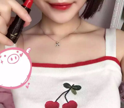 买家秀这个是气垫套装里的正红色口红[❤️] 谁不想美美的呢？ 天生不好后天必须努力啊 这才是一个女孩子正确的价值观