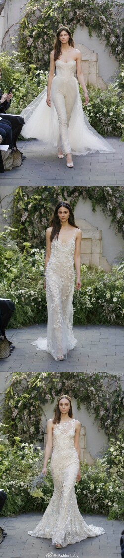 Monique Lhuillier Bridal Spring 2017。从花丛中走出的花仙子是那样优雅迷人。少不了蕾丝、薄纱、立体雕花等设计细节。不规则的裙摆，让整件婚纱变得错落有致，隐隐飘动着层叠着的轻纱。