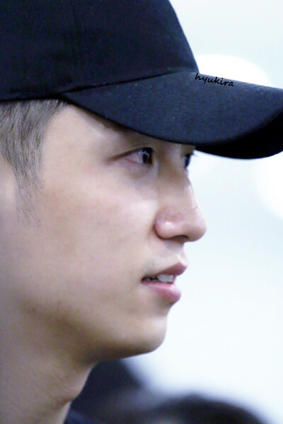 黄景瑜 过去岁月里曾收到的那些爱 大的 小的 你记得的 或早遗忘的 最后都变成了你灵魂的盔甲和手上看不见的盾牌 默默保护着你 发着温柔的光 