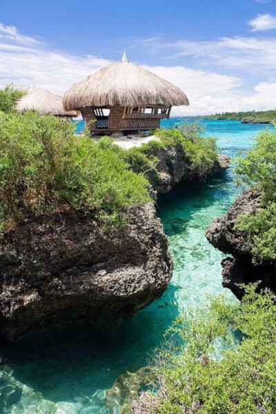 The Rock Resort on Camotes Island, Cebu City, Philippines。菲律宾宿雾嘉摩地斯岛，位于宿雾的东北面，岛上包含了4 个城镇，被誉为「南方消失的地平线」。Camotes是西班牙文马铃薯的意思，因为当年西班牙人首次登…