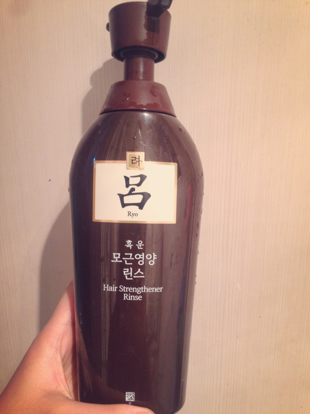 手机实拍，略渣，吕的洗发水真的不错。掉发改善很多！