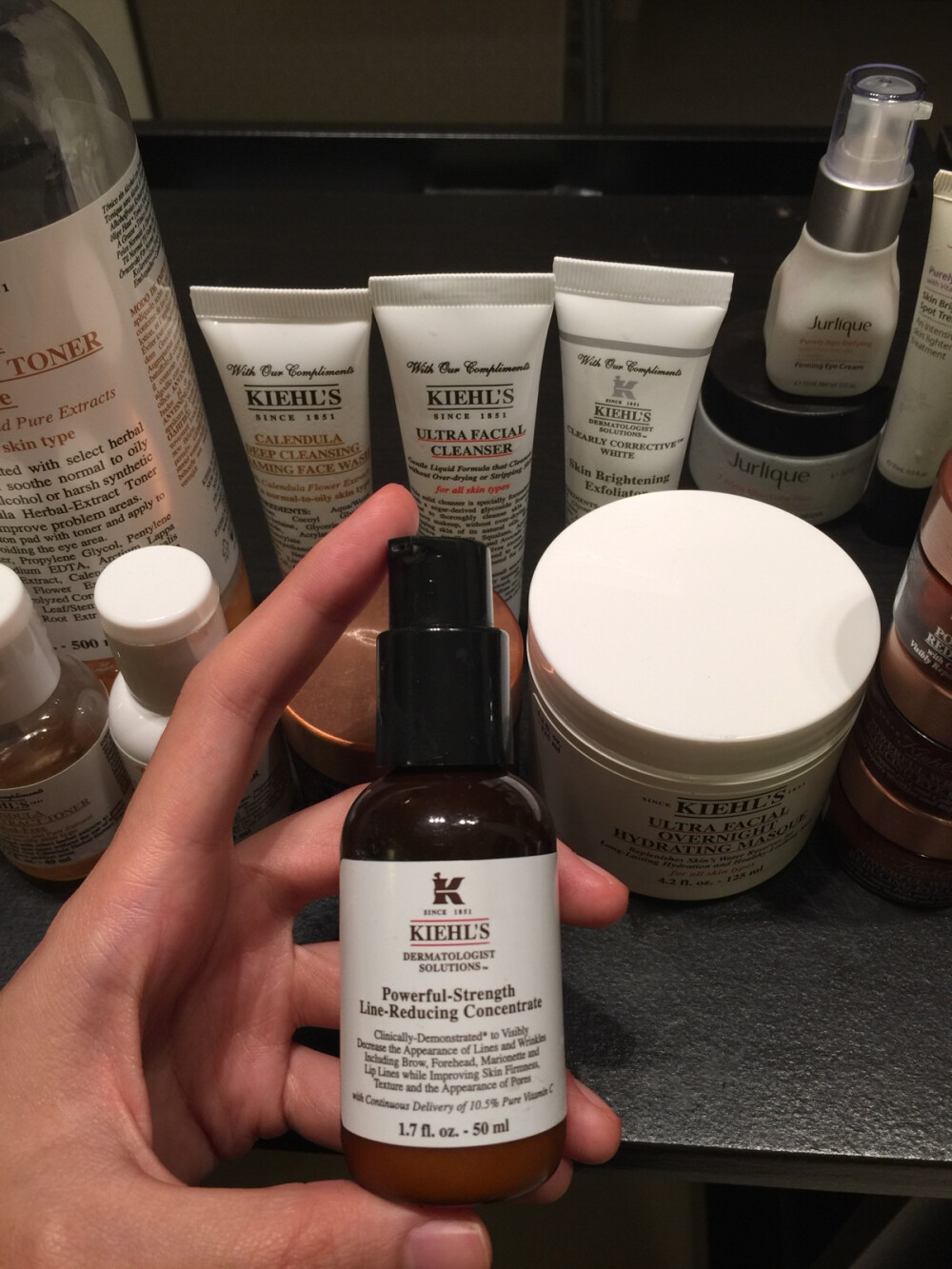 #kiehl's#Vc精华。早上用这个系列面霜，晚上用这个精华比较滋养。就是使用感有点不好，难推开...最好是擦了这个之后，用一两滴精油，推开，哪怕前一晚熬夜通宵，第二天皮肤也好得吓人