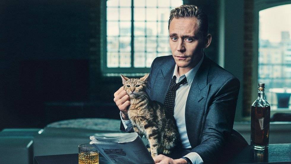 Tom Hiddleston
“抖森”把各式各色的西装都穿得这么好看，帅得要飞起