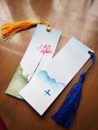 为画的小书签配了流苏，感觉还不赖。也许有时候也该为自己换种方式。