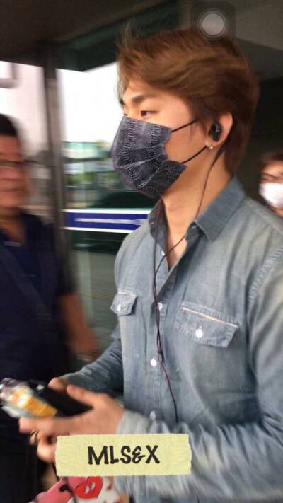 #姜大声##DAESUNG#
160506 羽田机场出境✈️首尔 金浦机场入境
饭拍
/HIGHLITE/BB SIDE