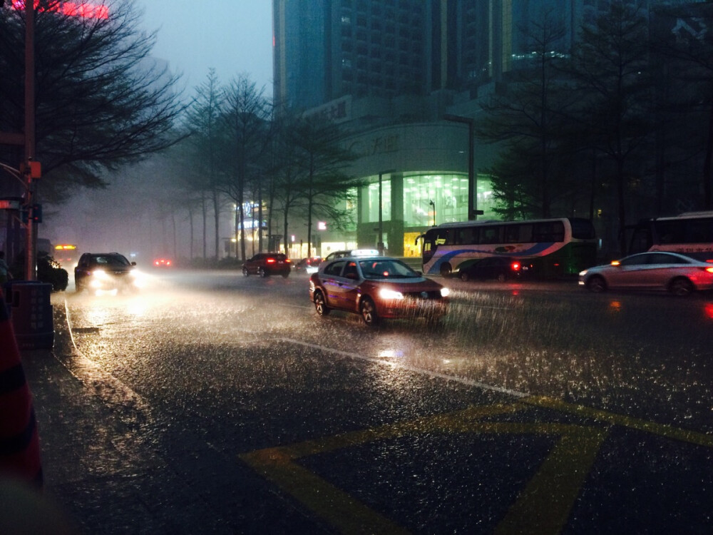 暴雨