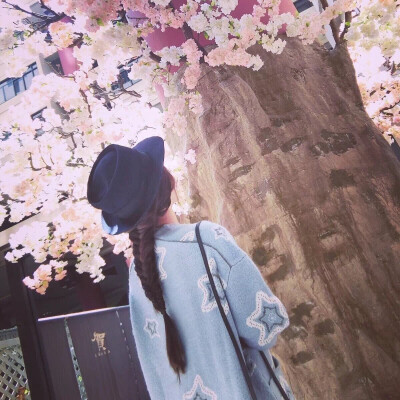 #最适合一个人去的地方#
当然是去海边啦
看着这绝美的海天;一定很心旷神怡,无比惬意