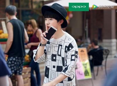 #易烊千玺# 《我是你的TFphone》花絮照【 图：@OPPO】