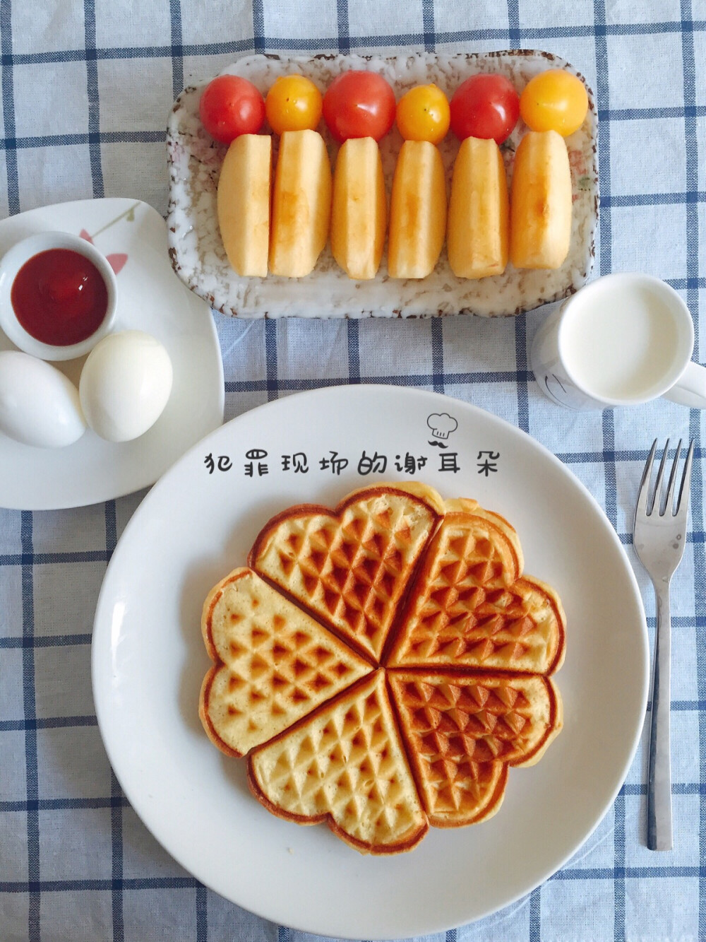 #我的早餐日记#松饼 鸡蛋 苹果 小番茄 牛奶