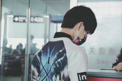 #王俊凯# #TFBOYS王俊凯# #TFBOYS#151007 重庆江北机场-上海虹桥机场 cr：KarryFairy