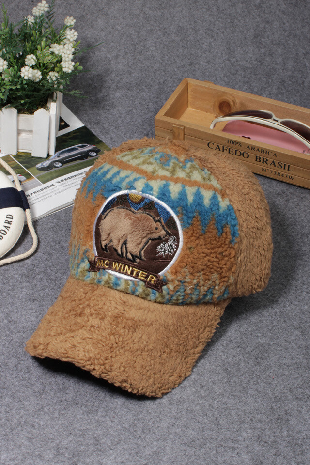 韩国冬季时尚北极熊毛绒球帽字母棒球帽女士可爱鸭舌保暖帽子