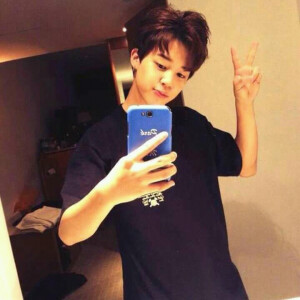 BTS 防弹少年团 朴智旻 Jimin
你说你每次放自拍都要拍30多张我真的没有忍住笑了我们小鸡怎么都好看