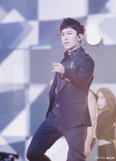 Shinhwa 神话 신화 Dane Kim 김동완 金烔完 Kim Dong Wan