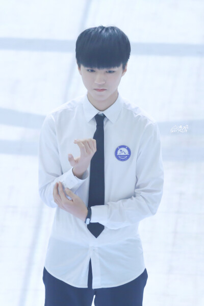 #TFBOYS##王俊凯#TFBOYS王俊凯#160304 超少年密码拍摄cr:今天小瑶吃药了吗