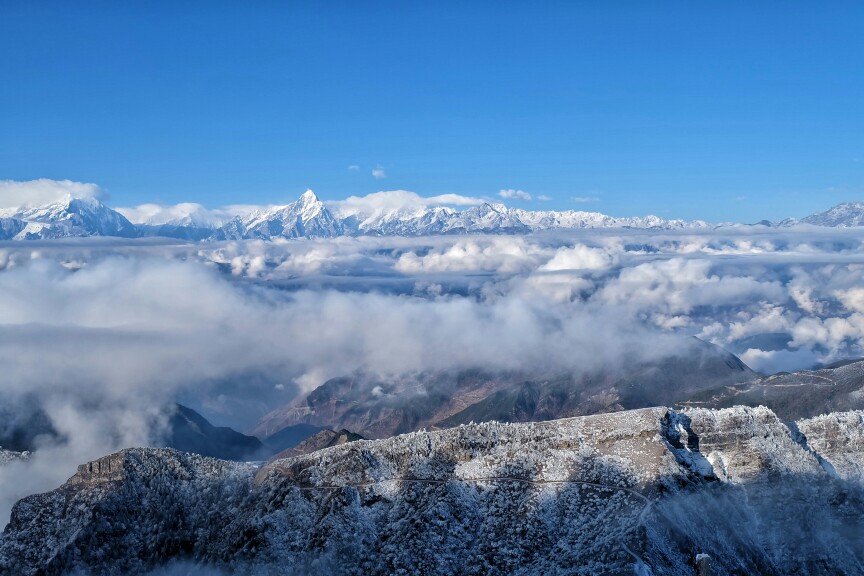 牛背山。