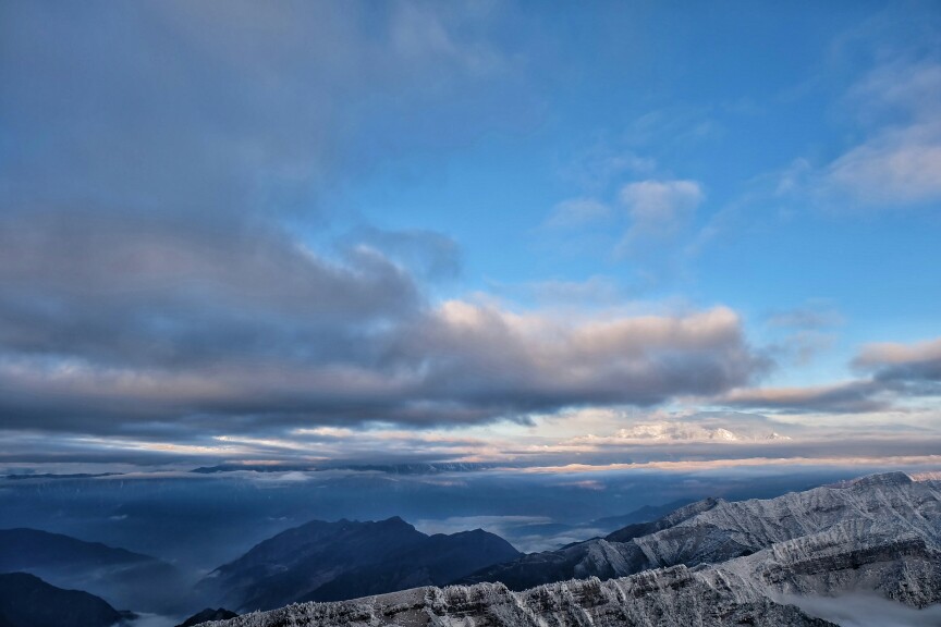 牛背山。