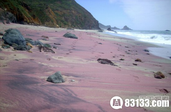 美国加州的法伊弗海滩(Pfeiffer Beach)——紫色沙滩