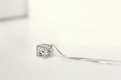  极简设计 现代感立方体几何造型 闪钻迷人925银锁骨项链