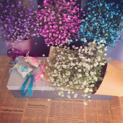 天然四色满天星干花花束礼盒
【尺寸】长28cm 宽16cm
满天星/勿忘我干花精致礼盒 ✨ 5月20日 是美丽的表白日 520就是我爱你 我爱你已经超越我喜欢你 在特别的日子送到 可写纸片文字✨ 为我爱的你送上最美丽的意…