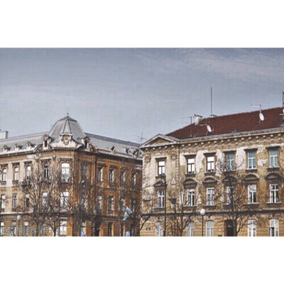 调色软件MIX
效果：HDR、H1、100％
调节：对比度-100、饱和度-30、锐化+50