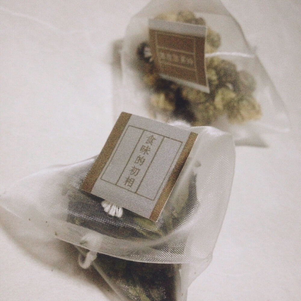 绿茶＋胎菊 tb上买的，真的是很棒，包装简直深得我心 店铺名称 米马杂货铺